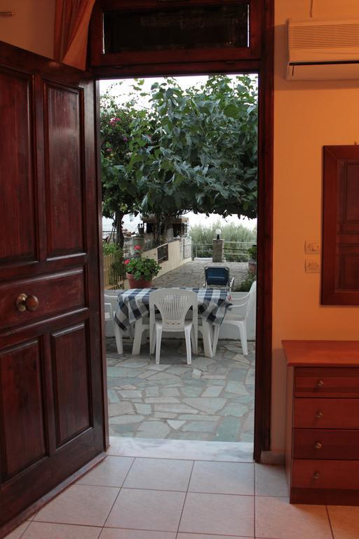Ballas Apartments Agia Efimia Oda fotoğraf