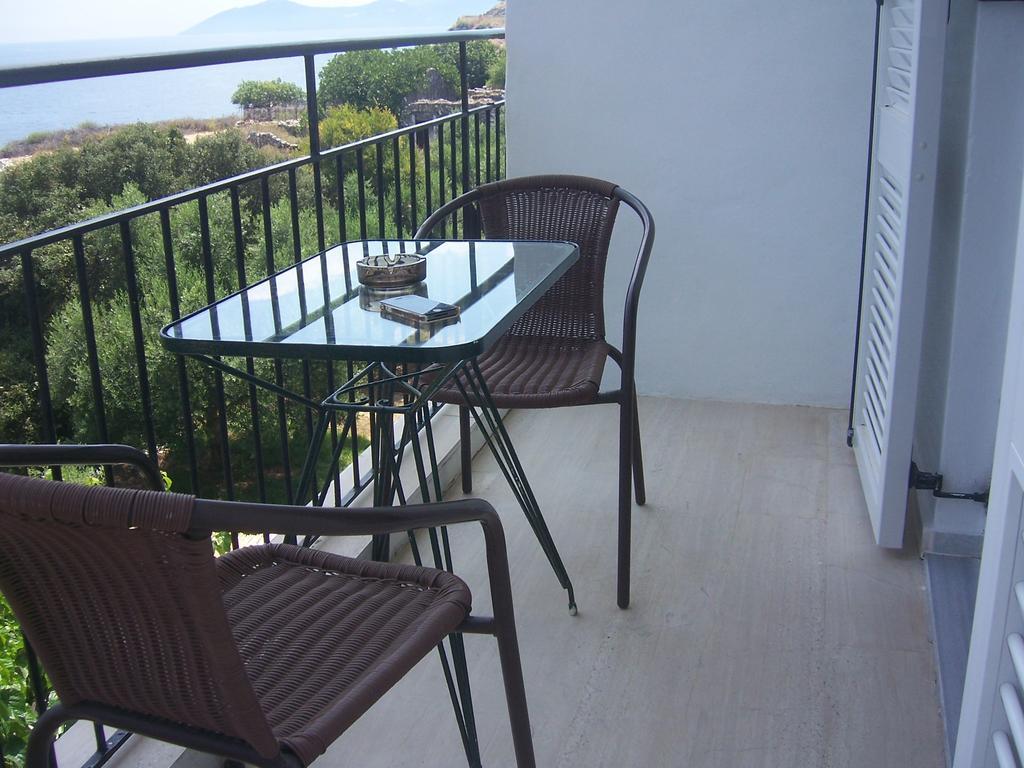 Ballas Apartments Agia Efimia Oda fotoğraf
